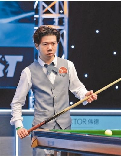 与球迷之间 与球迷之间